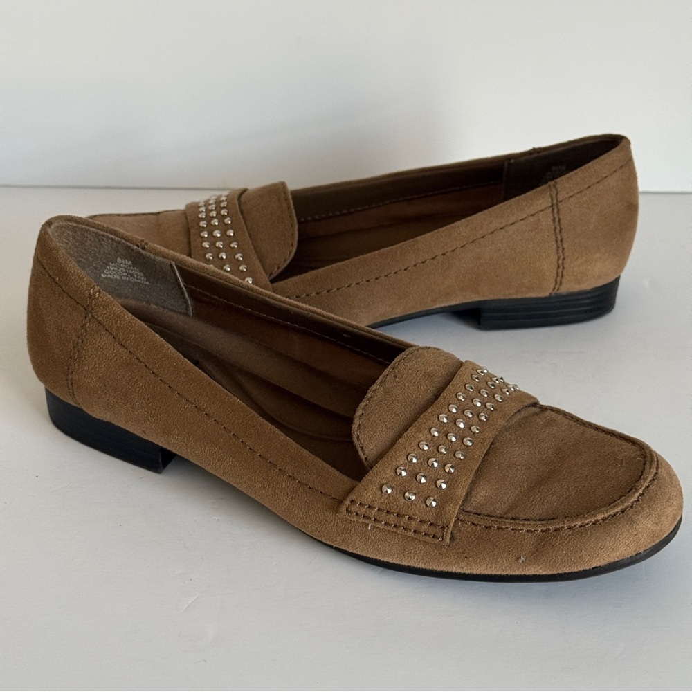 Kim Rogers Women's Tan Loafers Stud Detail Size 8.5M